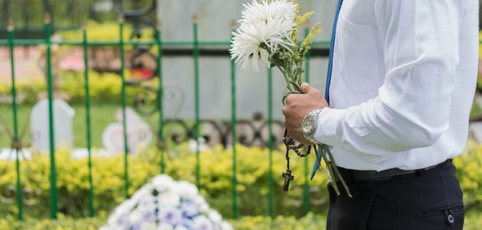 Comment organiser les obsèques d’un proche à petit prix ?